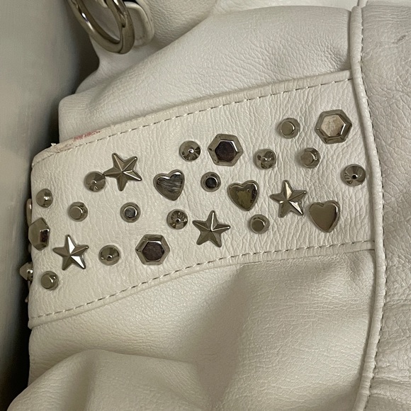 Betsy Johnson Large hand bag. Color: White - Picture 5 of 16